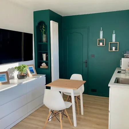 Appartement Avec Terrasse Et Parking Gratuit Accole Montbéliard Exterior foto